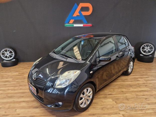 TOYOTA Yaris 1.3 5P NAVI (64)KW