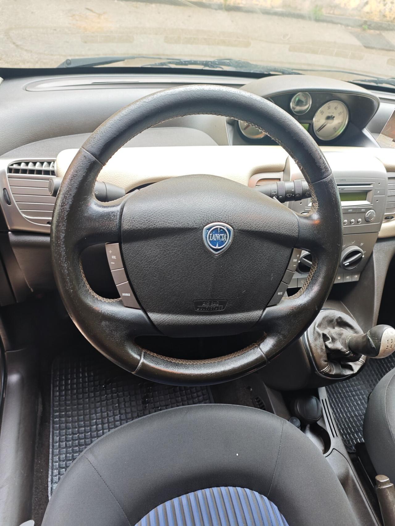 Lancia Ypsilon 1.3 MJT 90 CV Platino