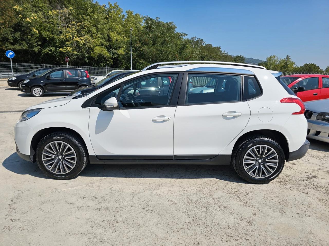 Peugeot 2008 1.4 HDi 68CV Active + GANCIO TRAINO