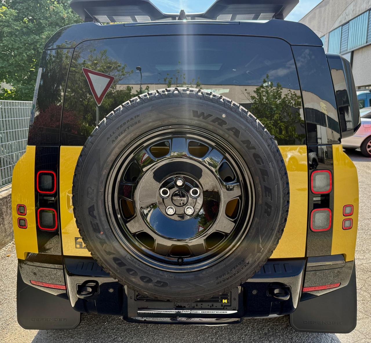 Land Rover Defender TROPHY EDITION