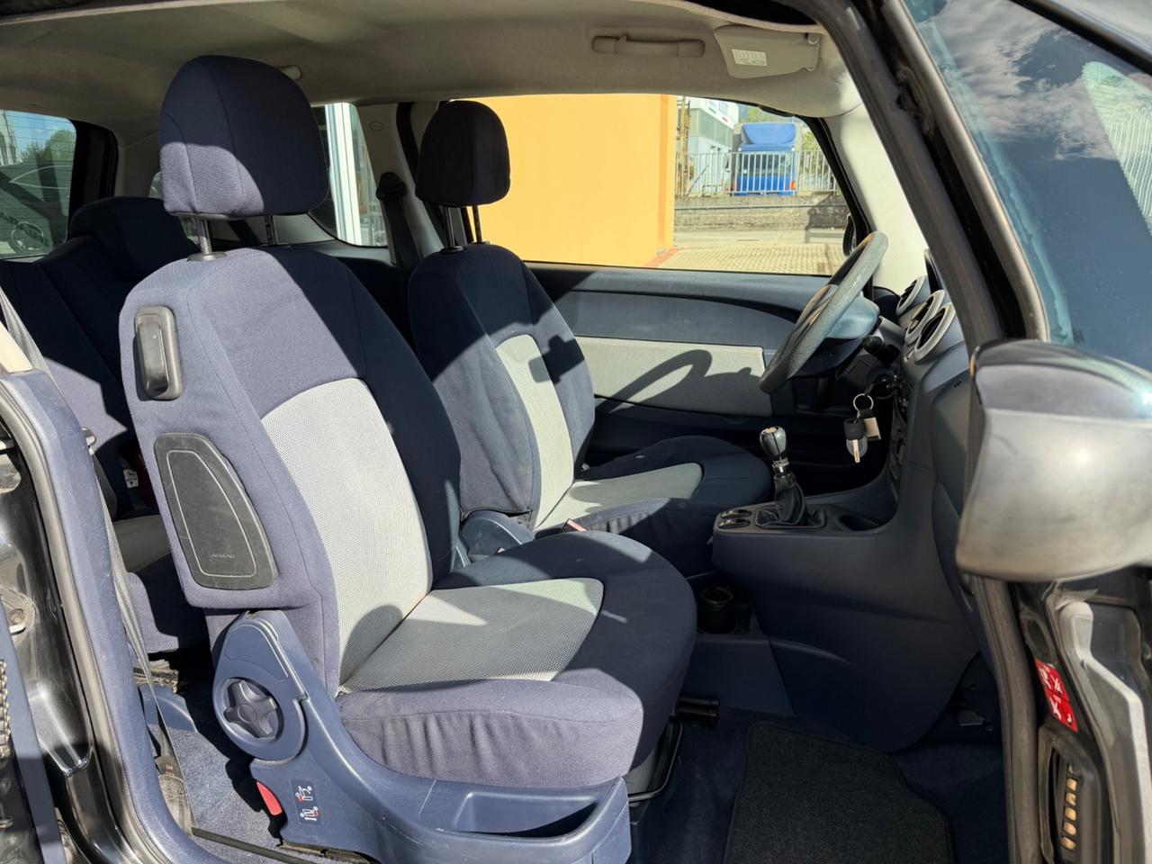 Peugeot 1007 1.4 Trendy