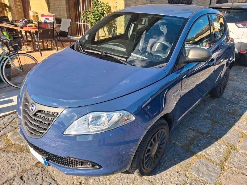 Lancia Ypsilon 0.9 TwinAir 85 CV 5 porte Metano Ecochic