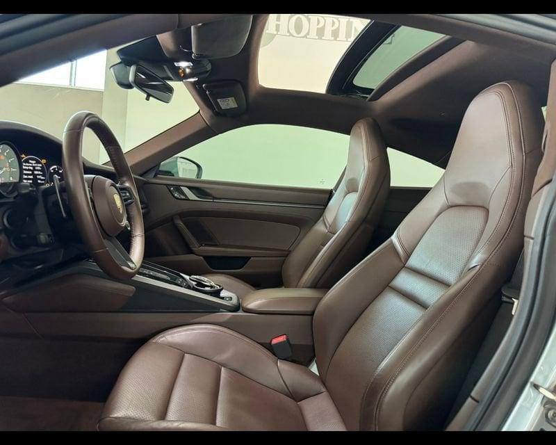 Porsche 911 (992) Carrera