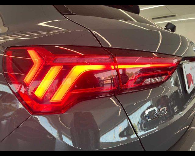 AUDI Q3 35 TDI S tronic Business Advanced