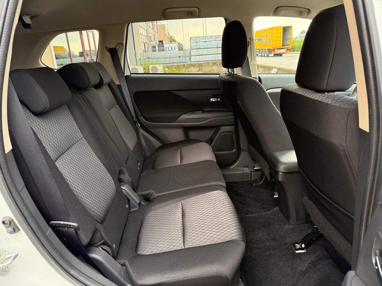 Mitsubishi Outlander 2.2 DI-D 2WD Intense, POCHISSIMI KM