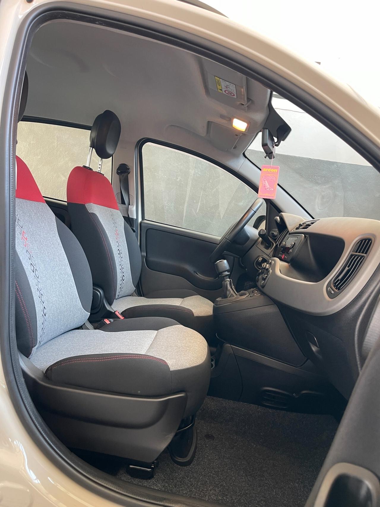Fiat Panda 1.2 Lounge 5 Posti – Benzina – 16.763 Km – Garanzia 12 Mesi