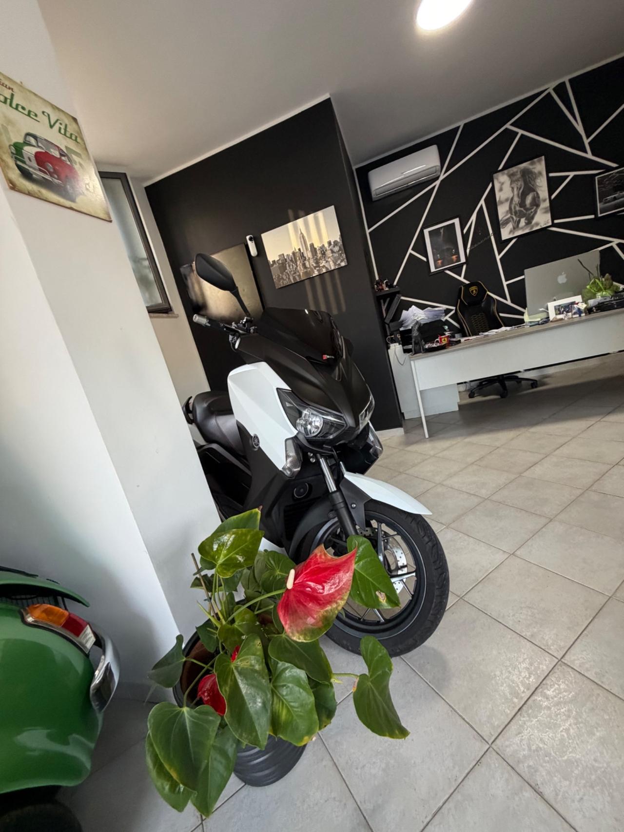 Yamaha X-Max 250
