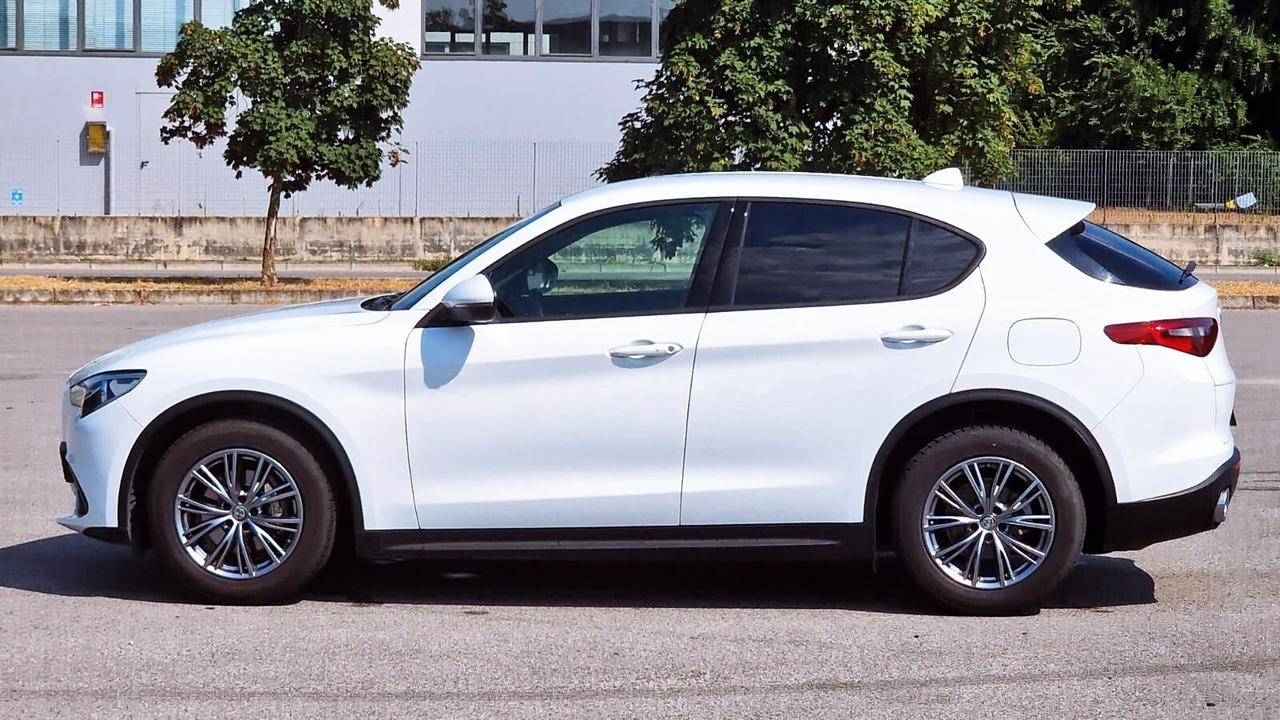 Alfa Romeo Stelvio 2.2 Turbodiesel 160 CV AT8 RWD