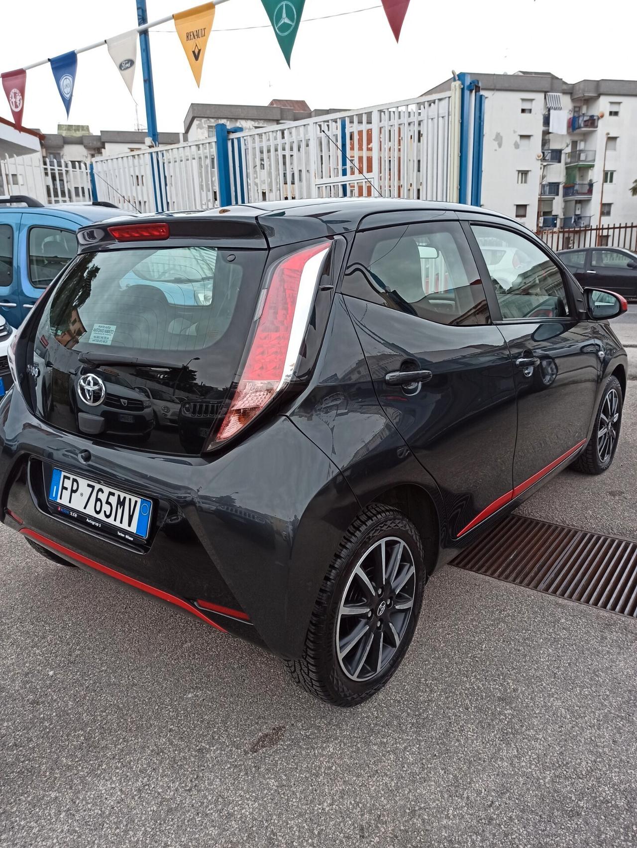Toyota Aygo 1.0 VVT-i 69 CV 5 porte x-Black TSS MMT