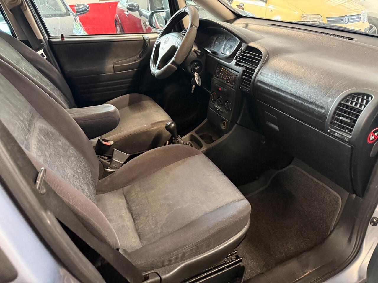 Opel Zafira 2.2 - 7 posti
