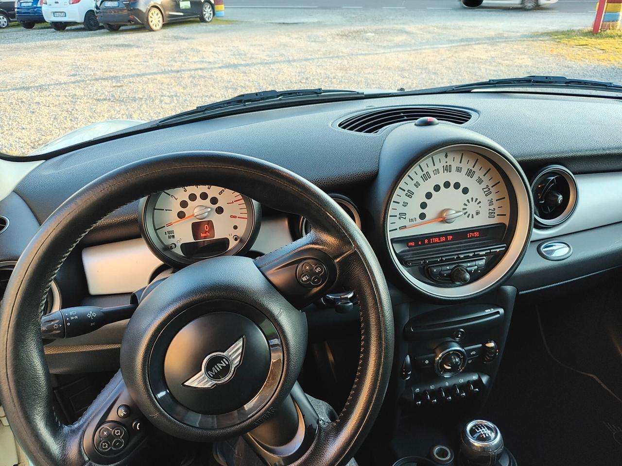 MINI COOPER ONE - adatta a neopatentati