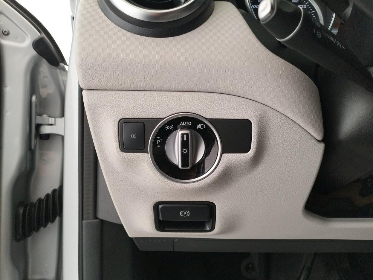 Mercedes-Benz A 200d Premium auto