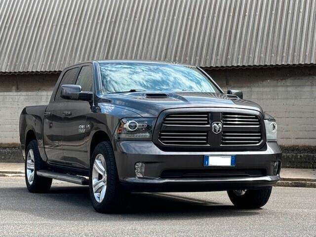 DODGE RAM 1500 5.7L V8 4x4 HEMI SPORT