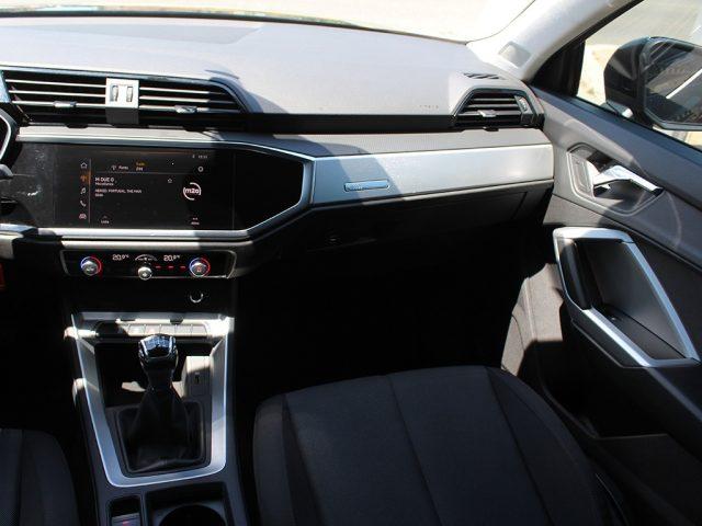 AUDI Q3 35 TFSI Business