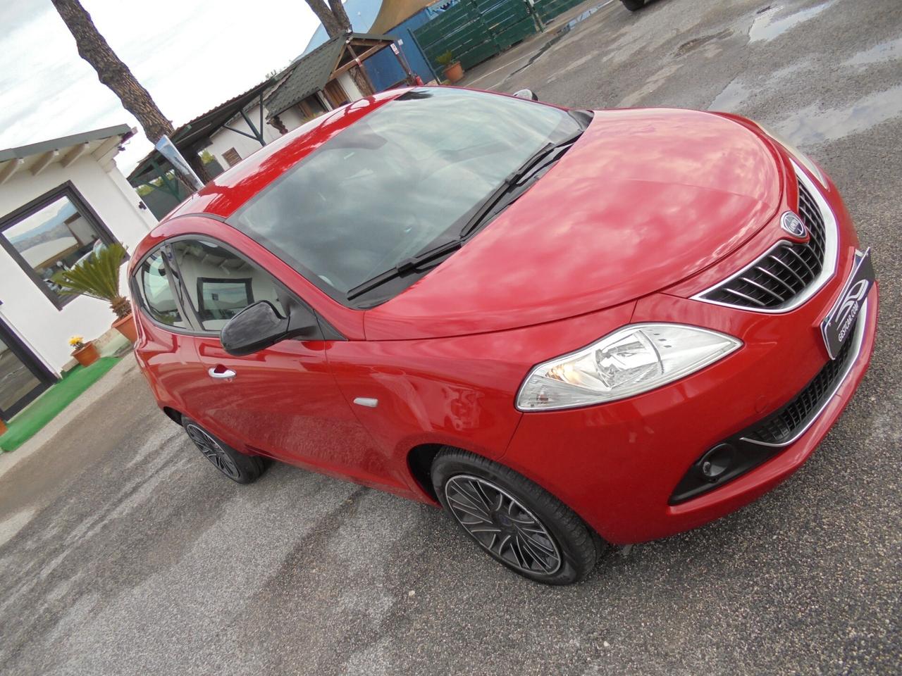 Lancia Ypsilon 1.0 FireFly 5 porte S&S Hybrid Gold