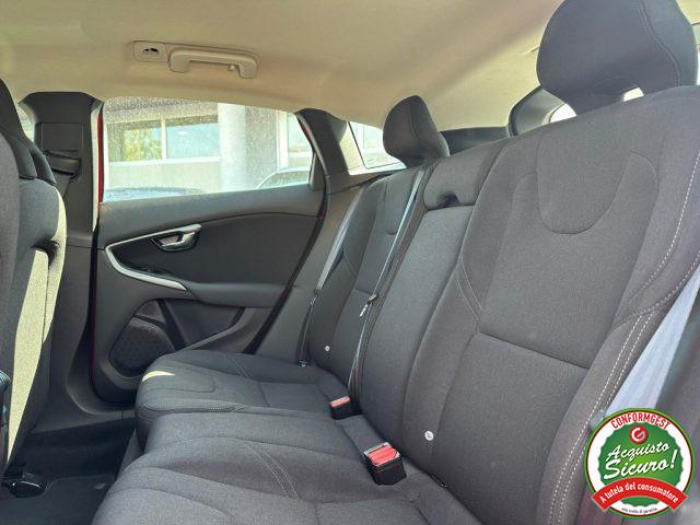 VOLVO V40 Momentum D2