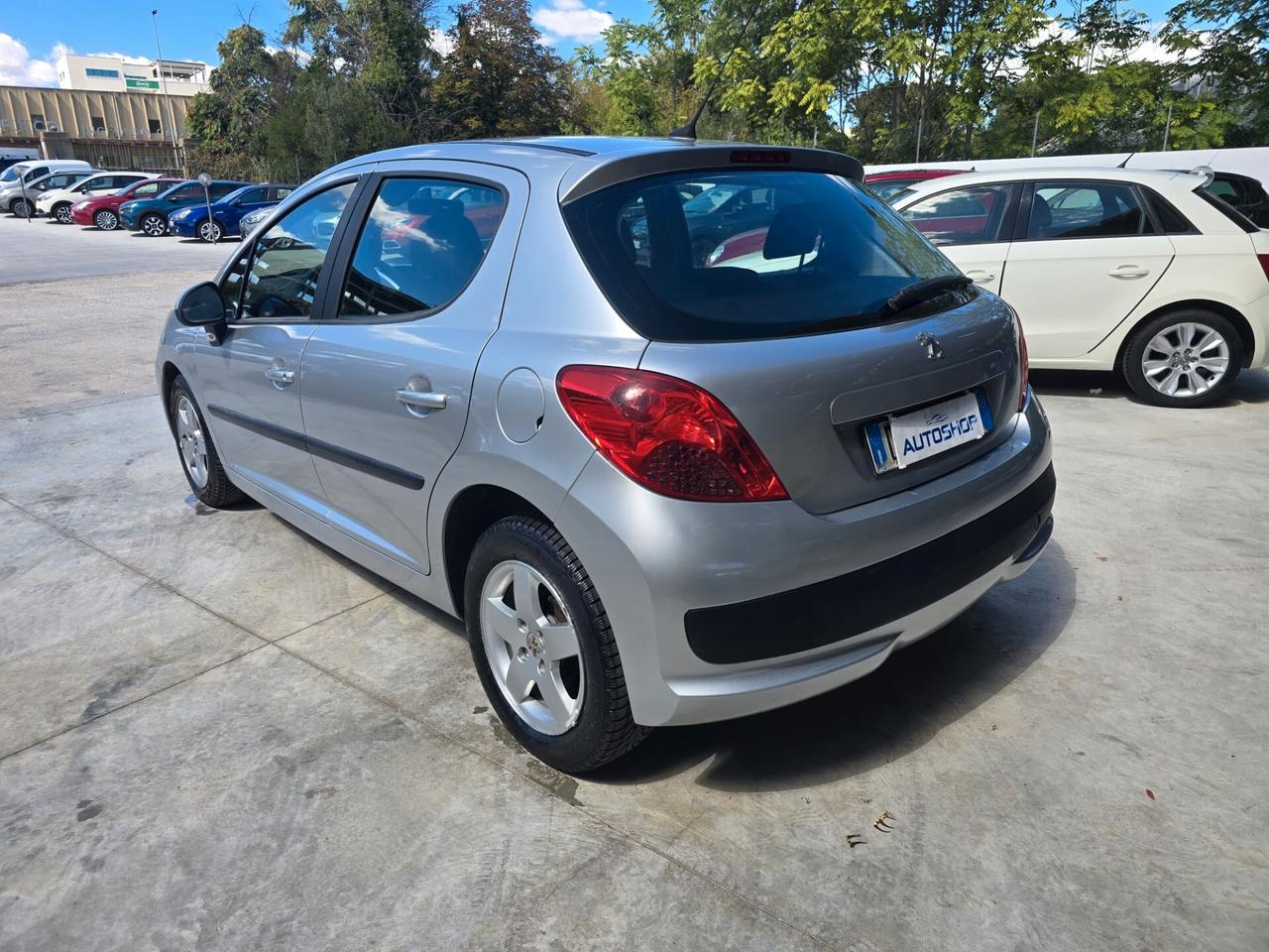 Peugeot 207 1.4 8V 75CV 5p. ONE Line