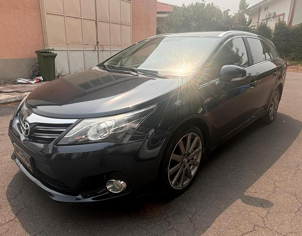 Toyota Avensis 2.2 D-Cat aut. Wagon Style Safety