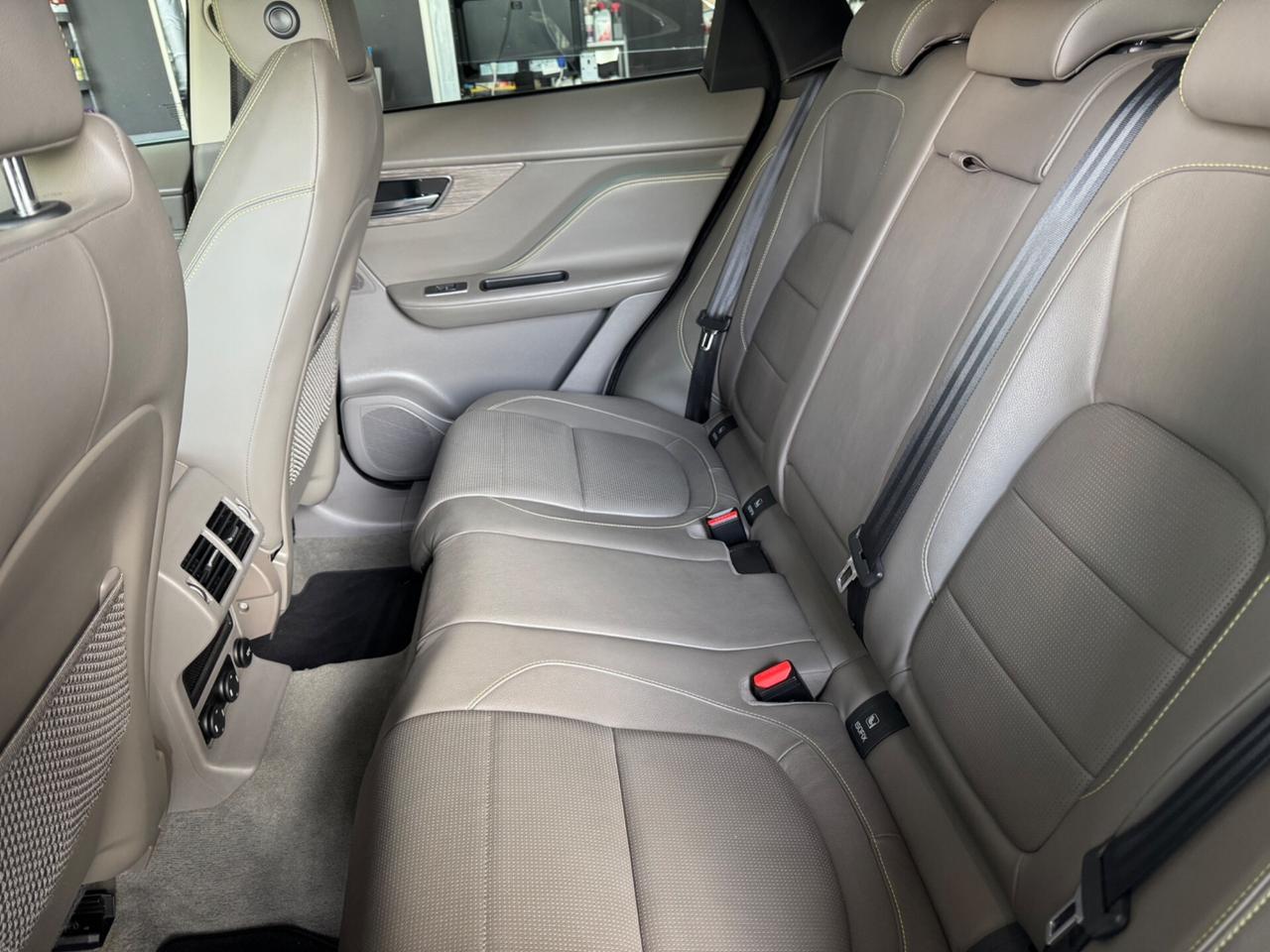 Jaguar F-Pace 2.0 D 180 CV AWD R-Sport