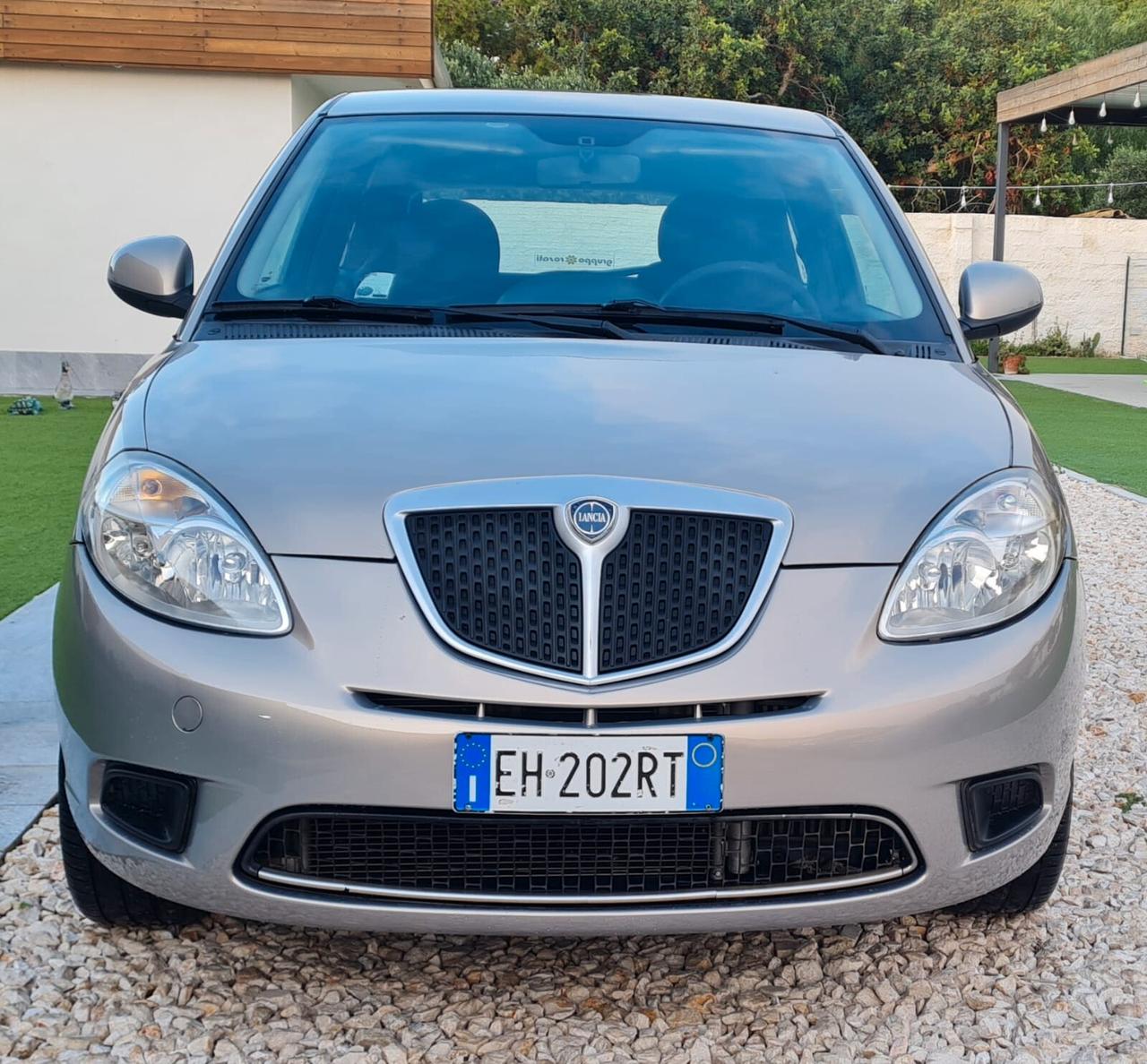 Lancia Ypsilon 1.3 MJT 75 CV New Oro