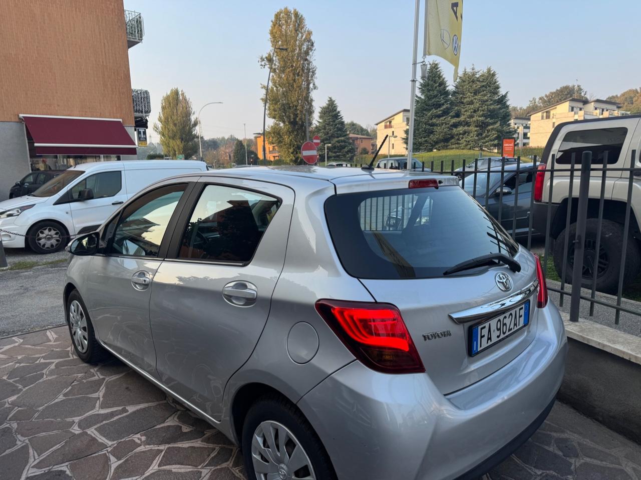 Toyota Yaris 1.0 5 porte Lounge neo patentati