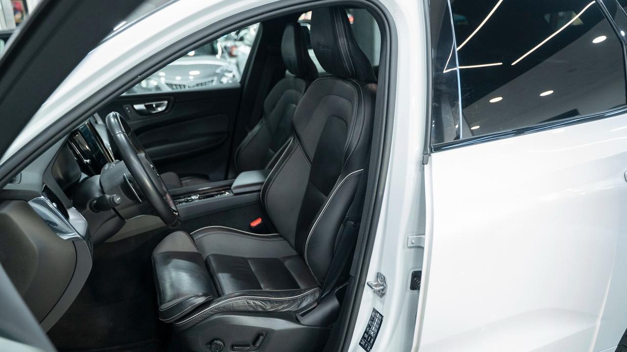Volvo XC 60 XC60 B4 2.0 AWD R DESIGN AUTO XENO PELLE NAVI FULL OPTIONAL