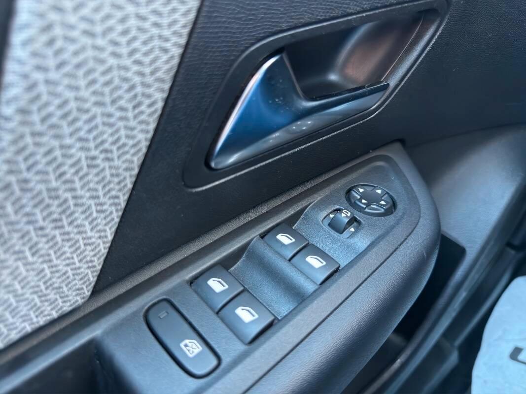 Citroen C4 1.5 bluehdi Shine s&s 130cv eat8 Con NAVIGATORE