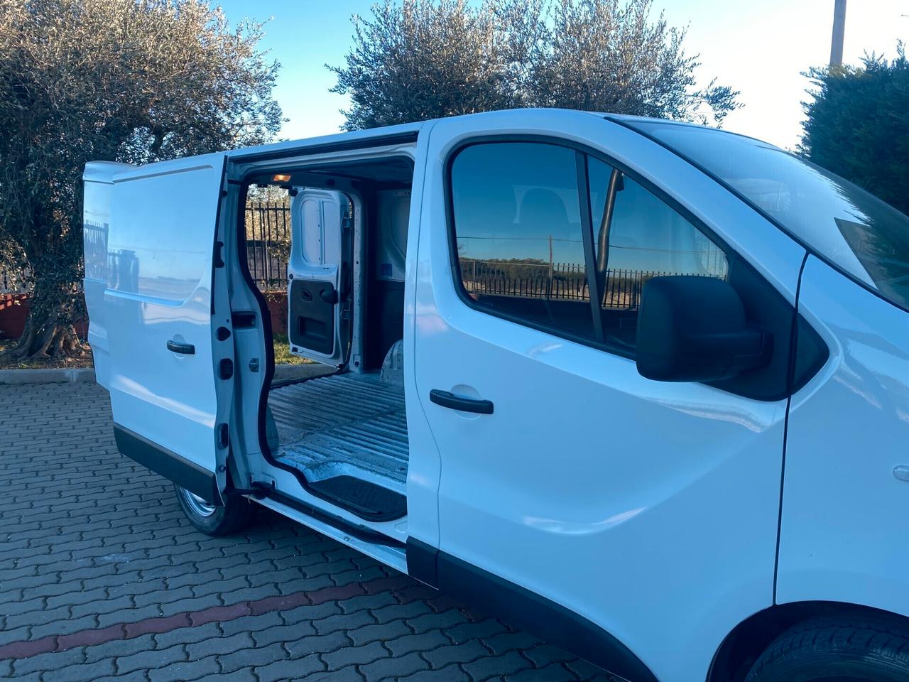 RENAULT TRAFIC AUTOCARRO 3 POSTI KM CERTIFICATI