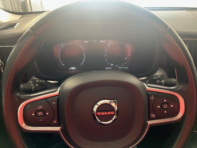 VOLVO XC60 B4 (d) AWD Geartronic Momentum Pro