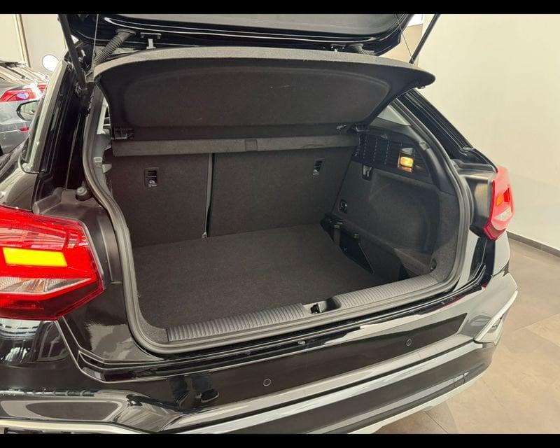 Audi Q2 30 TFSI Business Advanced