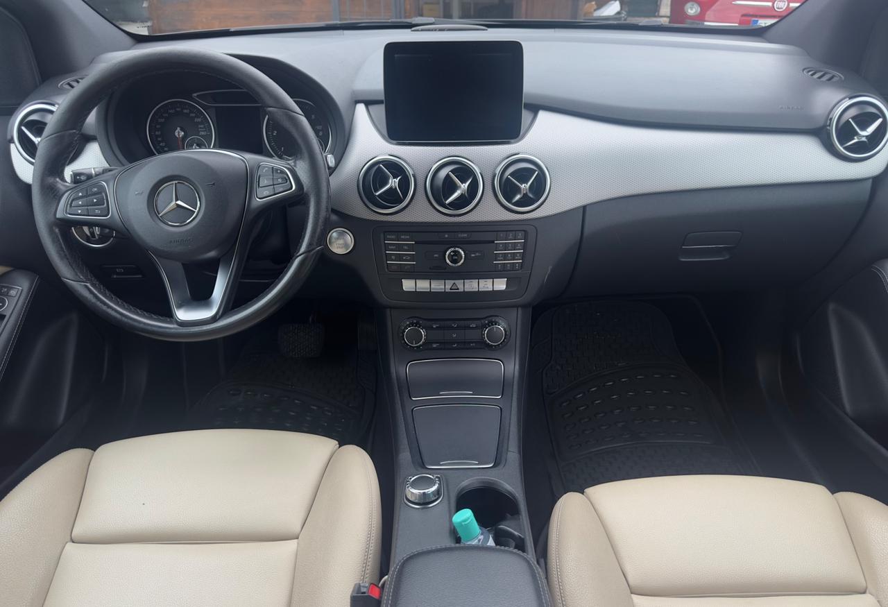 Mercedes-benz B 200 automatica.pelle. led. navi. sensori di parcheggio