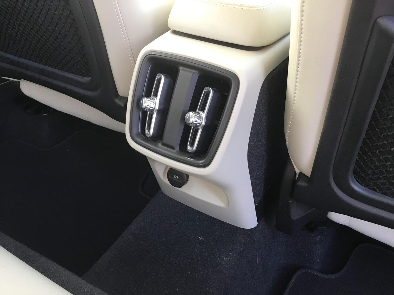Volvo XC40 B3 automatico Core