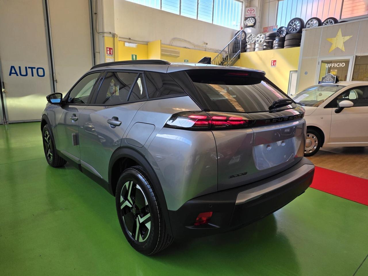 Peugeot 2008 Puretech 100cv. Allure 1.2 b. KM. 0