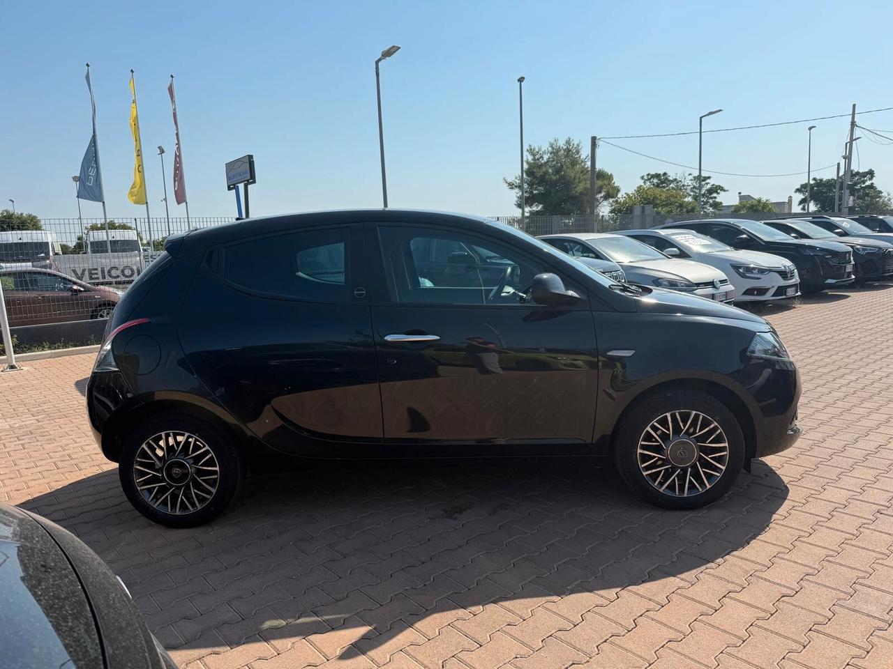 Lancia Ypsilon 1.0 FireFly 5 porte S&S Hybrid Ecochic Gold