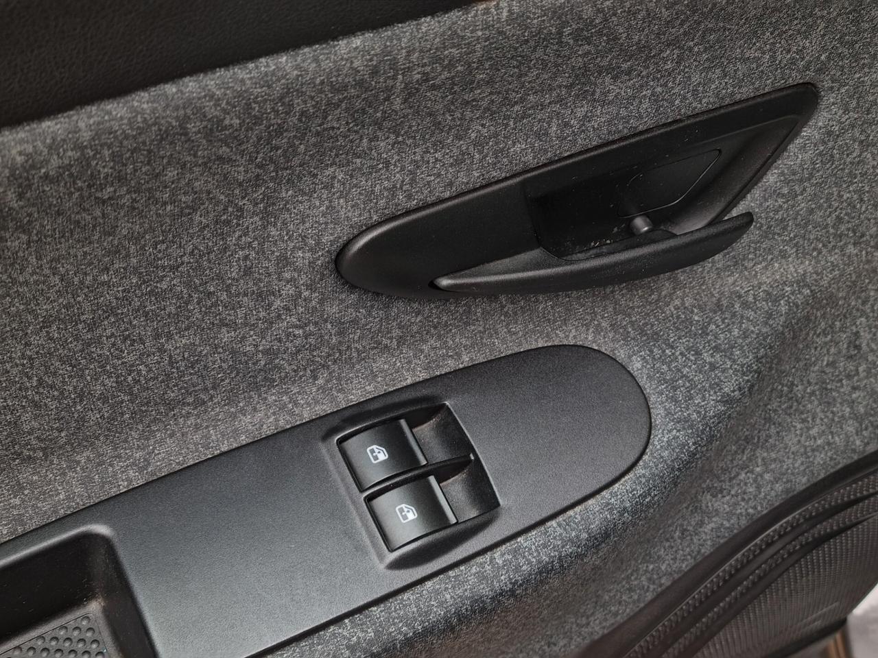 Lancia Ypsilon 1.0 FireFly 5 porte S&S Hybrid Silver