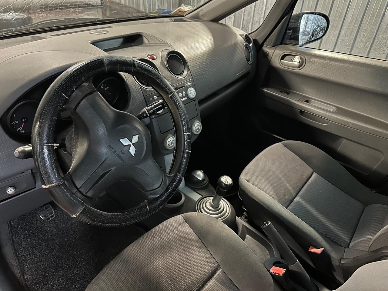 Mitsubishi Colt 1.3 16V 5p. Invite