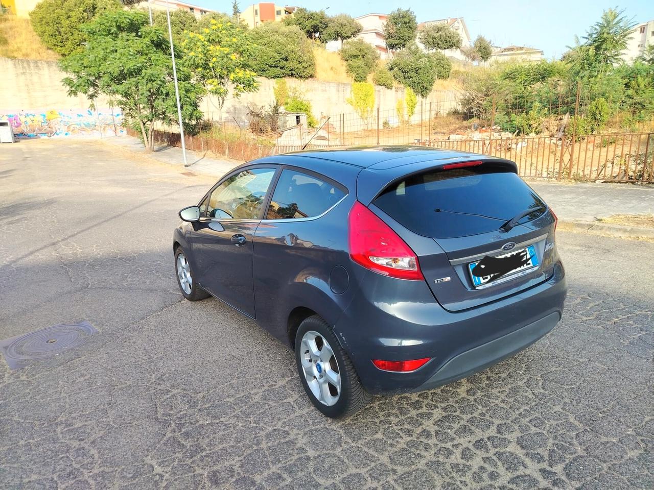 Ford Fiesta 1.4 TDCi 70CV 3 porte Titanium 2012