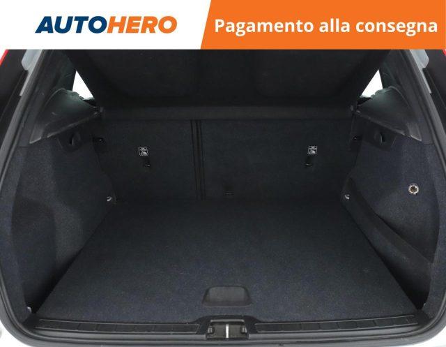 VOLVO XC40 D3 AWD Geartronic Momentum Core