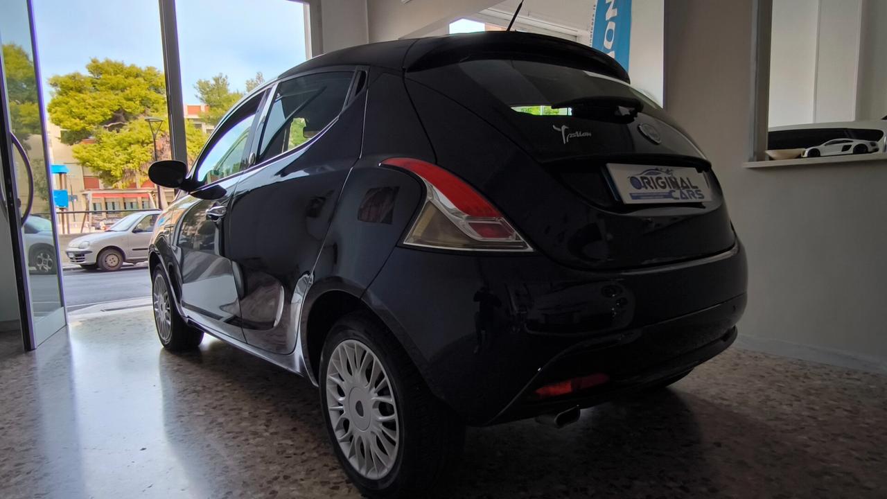 Lancia Ypsilon 1.2 69 CV 5 porte GPL Ecochic Silver