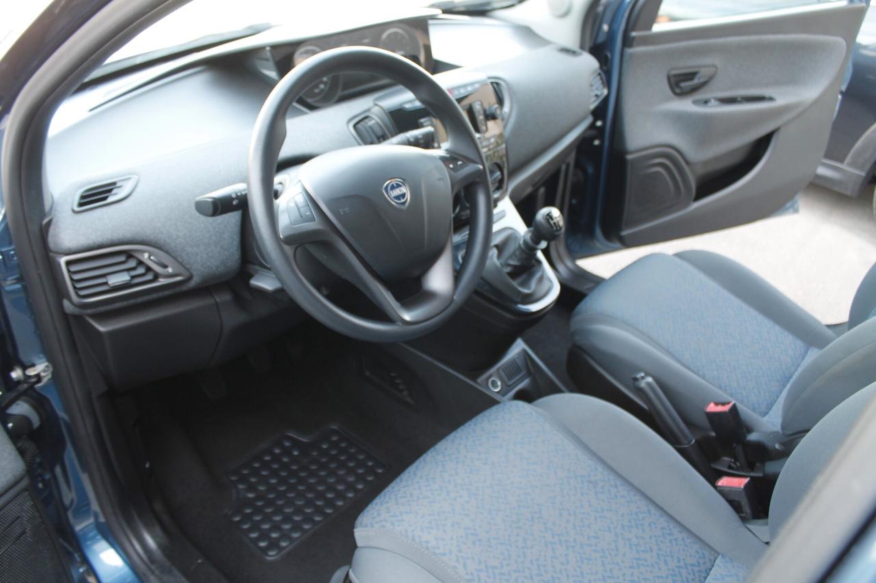Lancia Ypsilon 1.0 FireFly 5 porte S&S Hybrid Silver