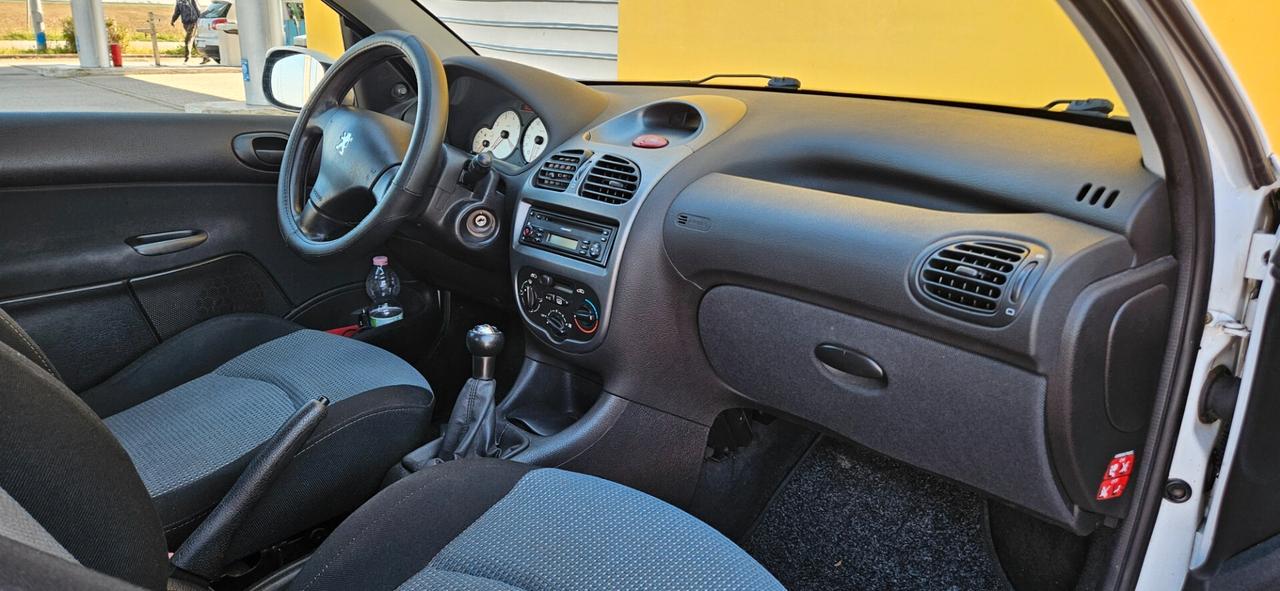 Peugeot 206 1.1 3p. XT