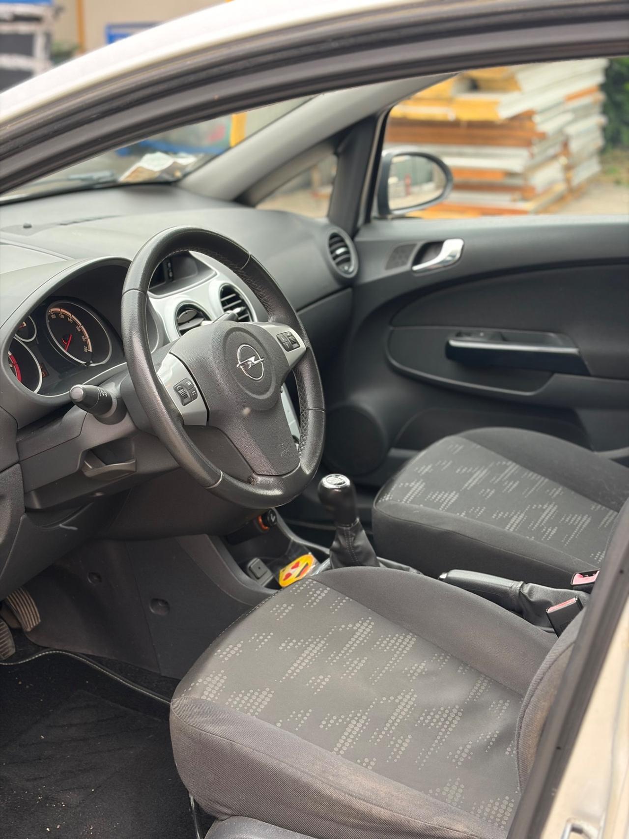 Opel Corsa 1.2 5 porte Cosmo
