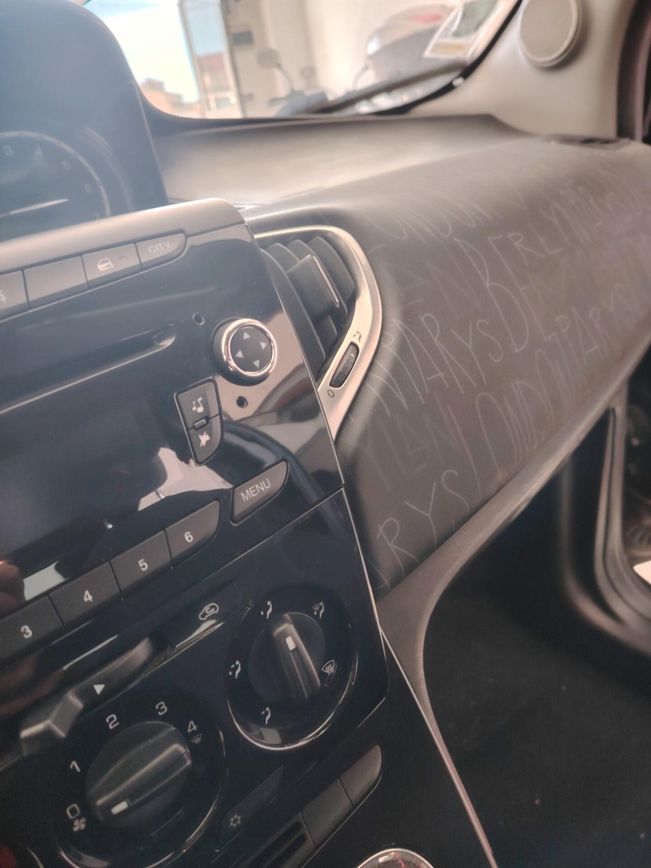 Lancia Ypsilon 1.2 69 CV 5 porte Elefantino
