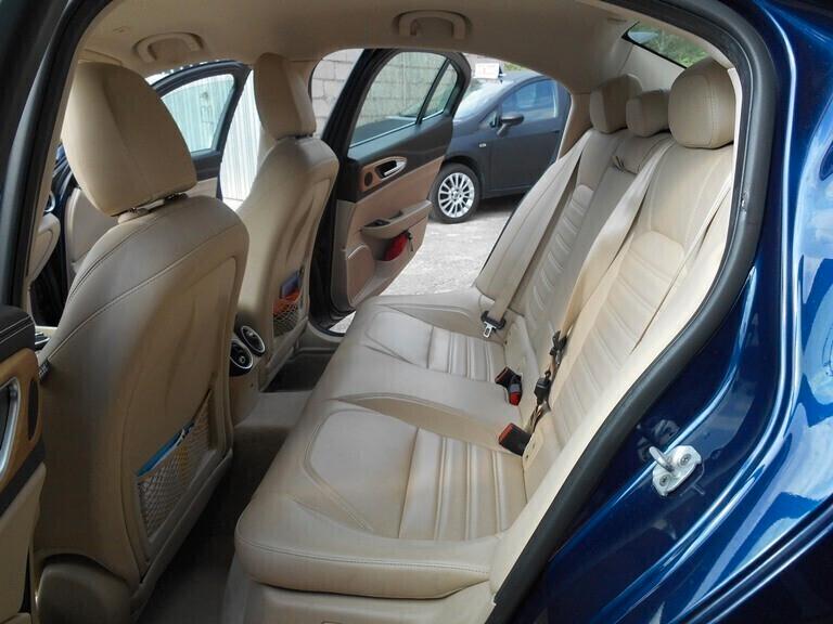 Alfa Romeo Giulia 2.2 Turbodiesel 210 CV AT8 AWD Q4 Veloce