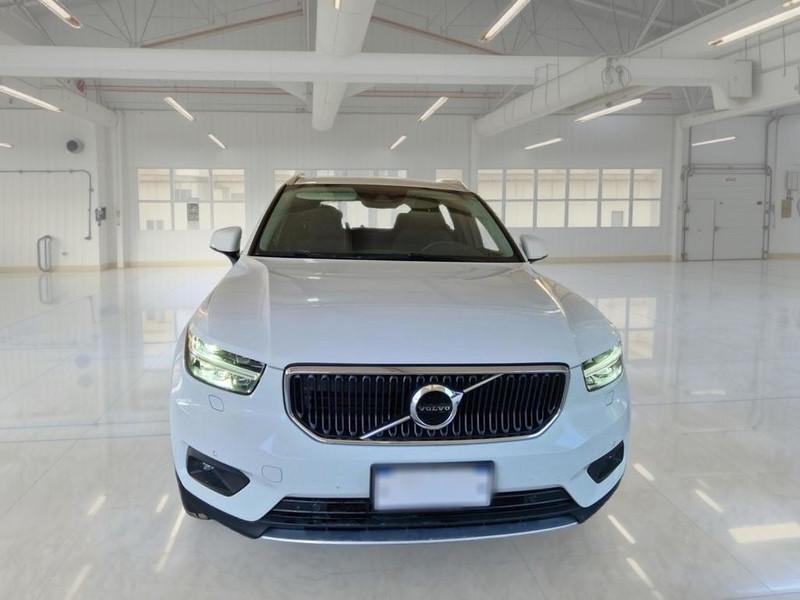 VOLVO XC40 T2 AUTOMATICO MOMENTUM PRO SUV