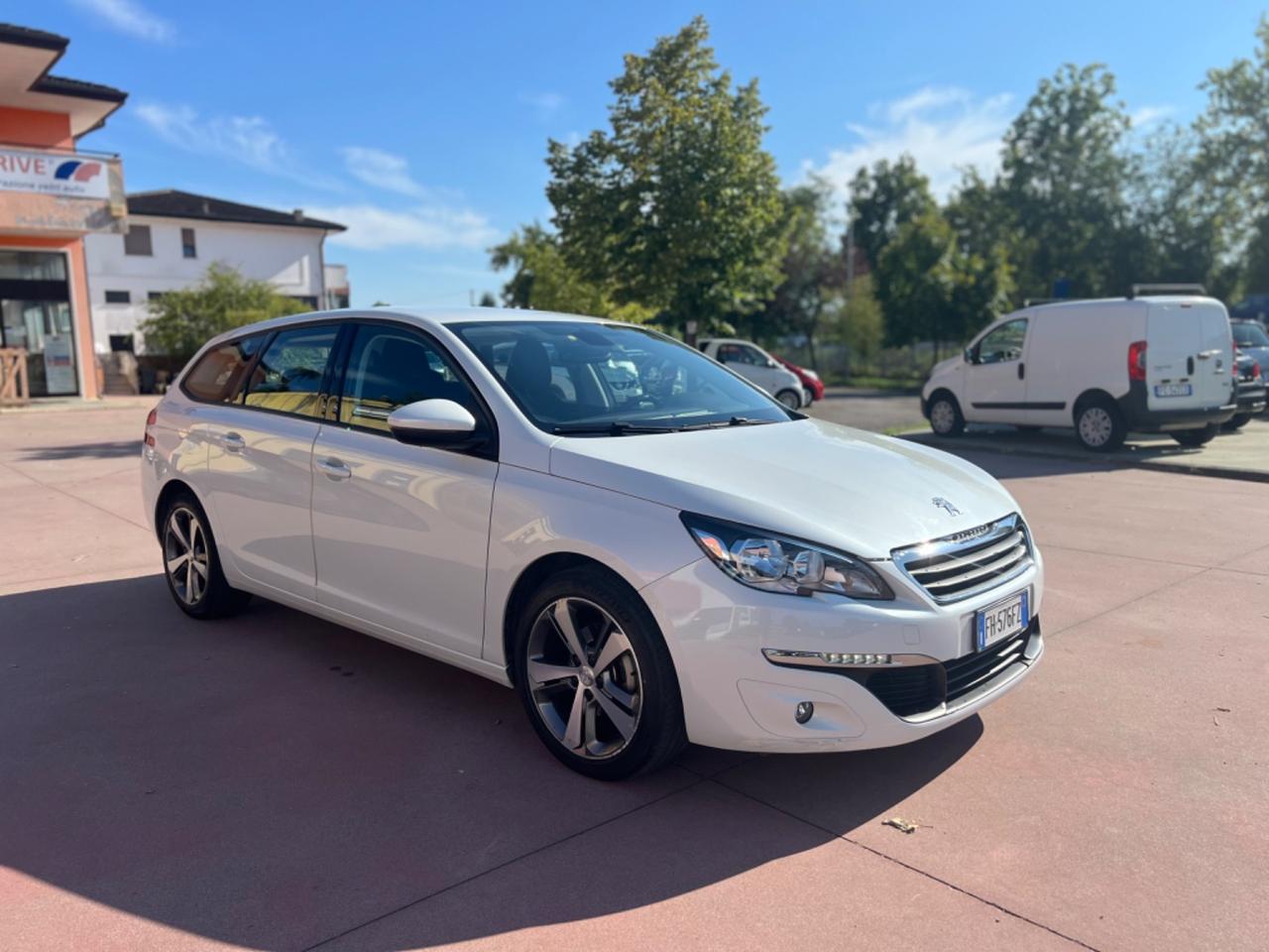 Peugeot 308 BlueHDi 120 S&S EAT6 SW Allure