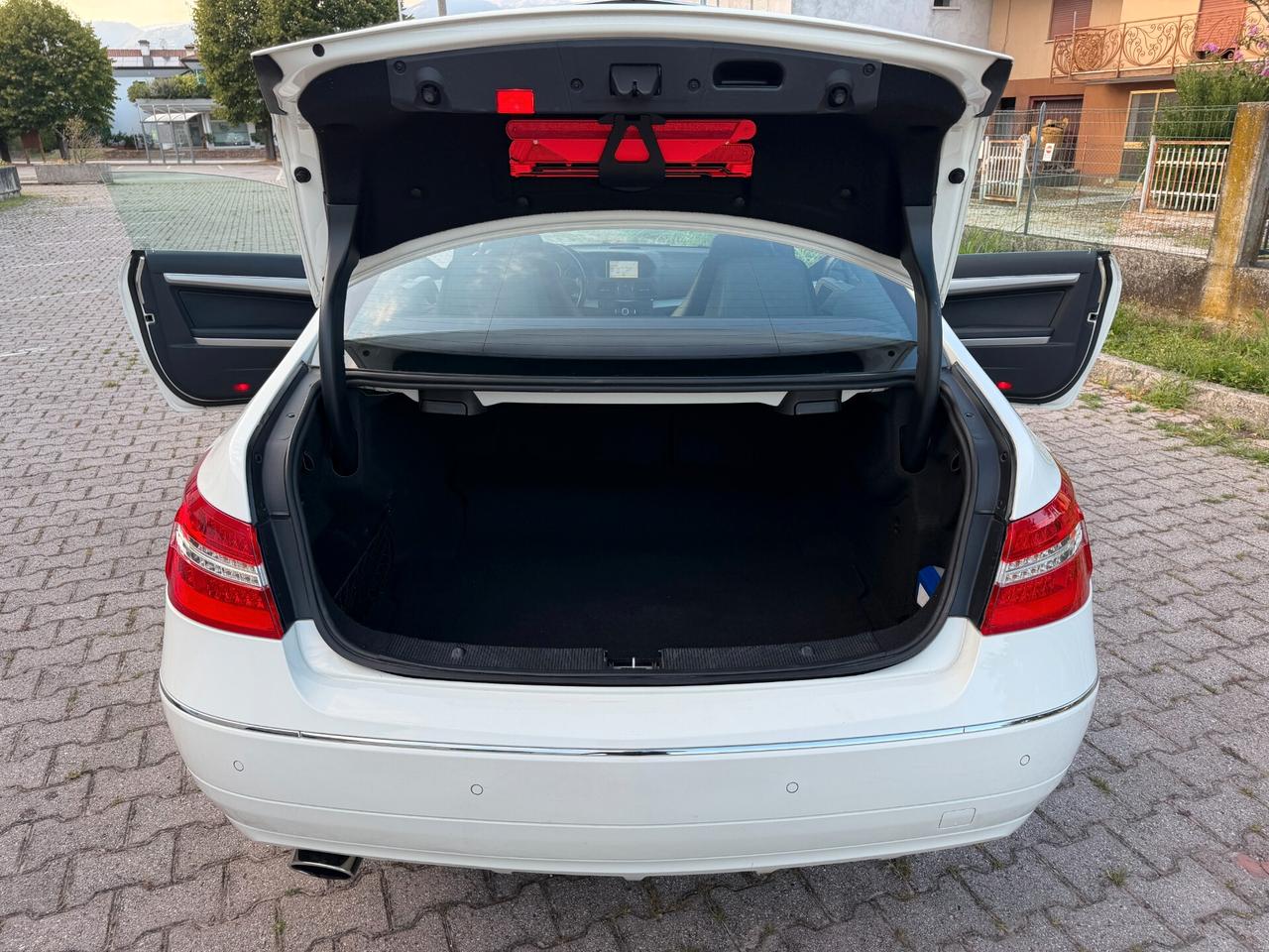 Mercedes E 220 CDI Coupé BlueEFFICIENCY