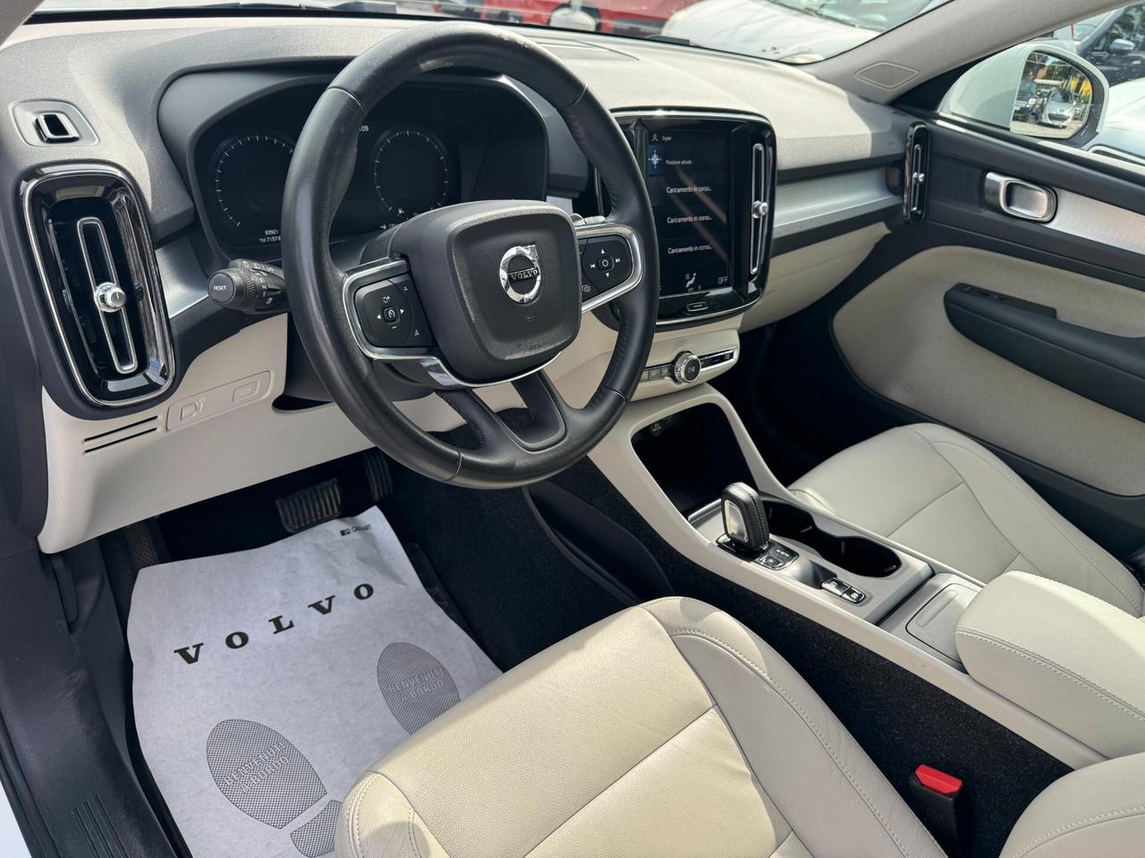 Volvo XC40 T2 Geartronic Momentum Pro