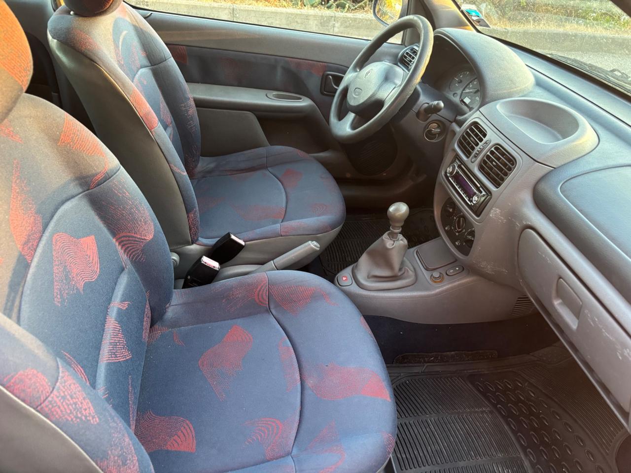 RENAULT CLIO 1.2 CONDIZIONI OTTIME SOLO 120000 KM GUARDA