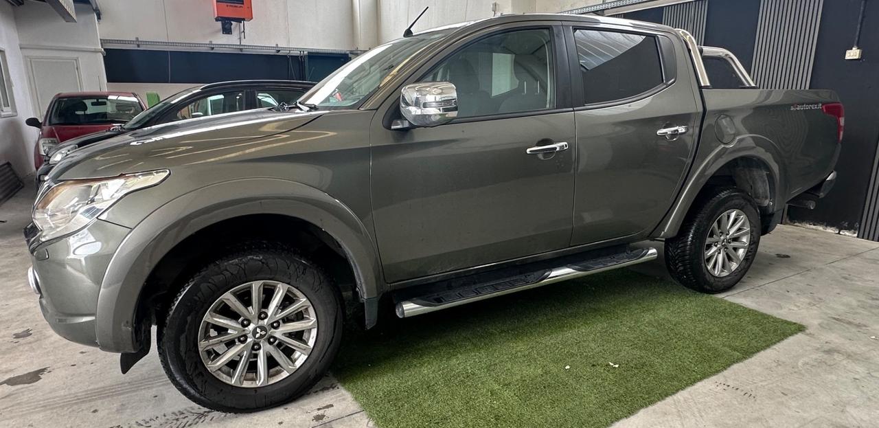 Mitsubishi L200 2.4 DI-D/154CV Club Cab Inform